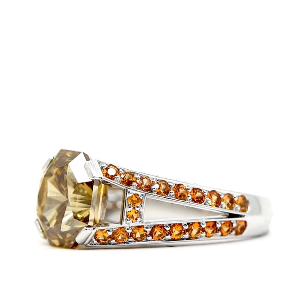 Harry Winston 5.76 Carat Diamond Engagement Ring - Picture 6 of 16